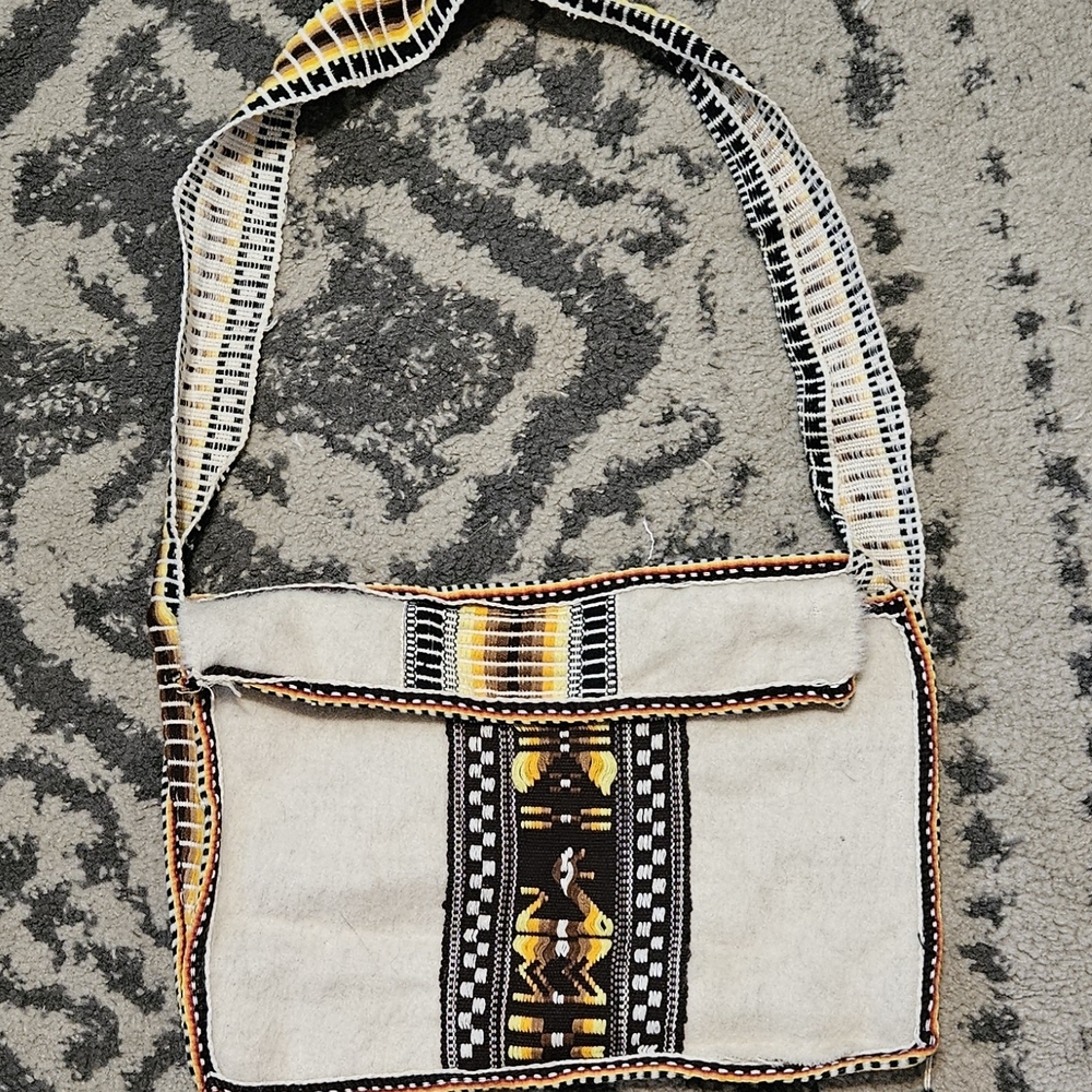 Vintage Handmade Peruvian Cream  Wool Crossbody  Boho Hippie Cottagecore